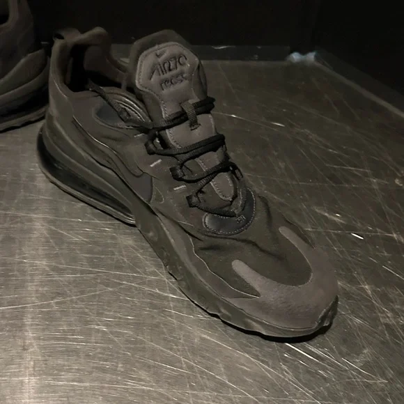 Nike Air Max 270 React - Picture 3 of 13